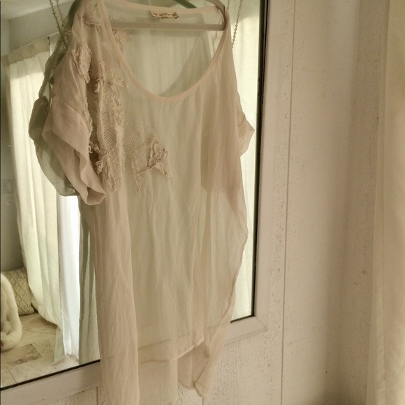 Beautiful Delicate Top NWOT! - Picture 1 of 9